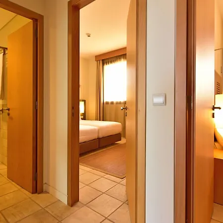 The Navigator - Colombus & Hotel 4*