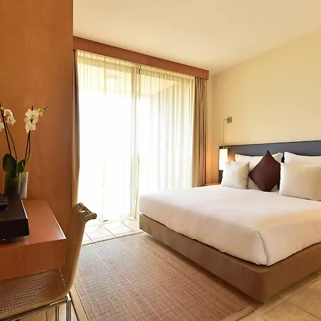 The Navigator - Colombus & 4*