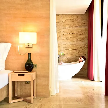 The Navigator - Colombus & Hotel