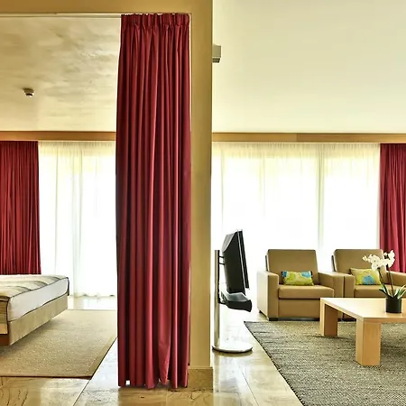 The Navigator - Colombus & 4*