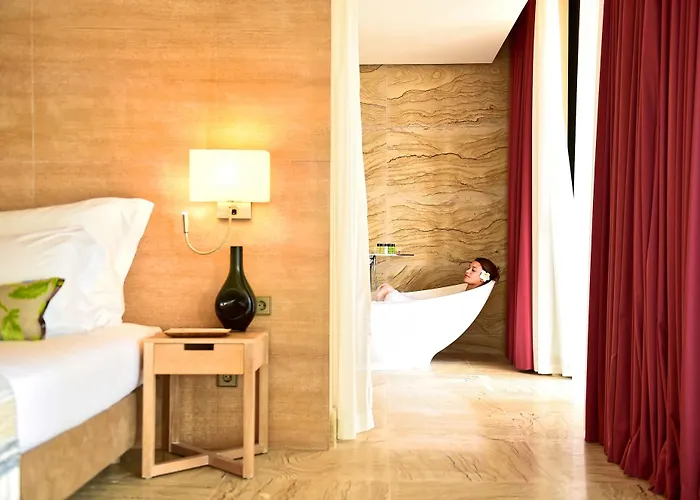 The Navigator - Colombus & Hotel