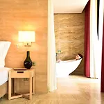 The Navigator - Colombus Apartments & Villas Hotel