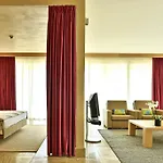 The Navigator - Colombus Apartments & Villas 4*