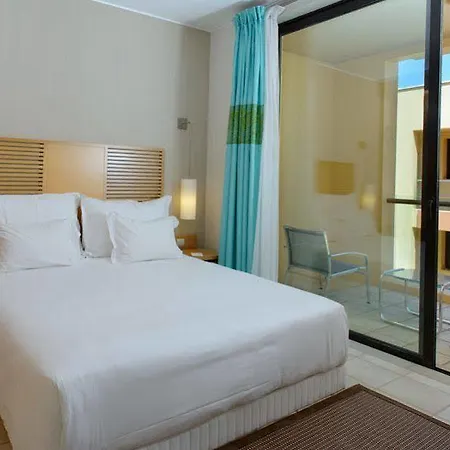 The Navigator - Colombus & 4*